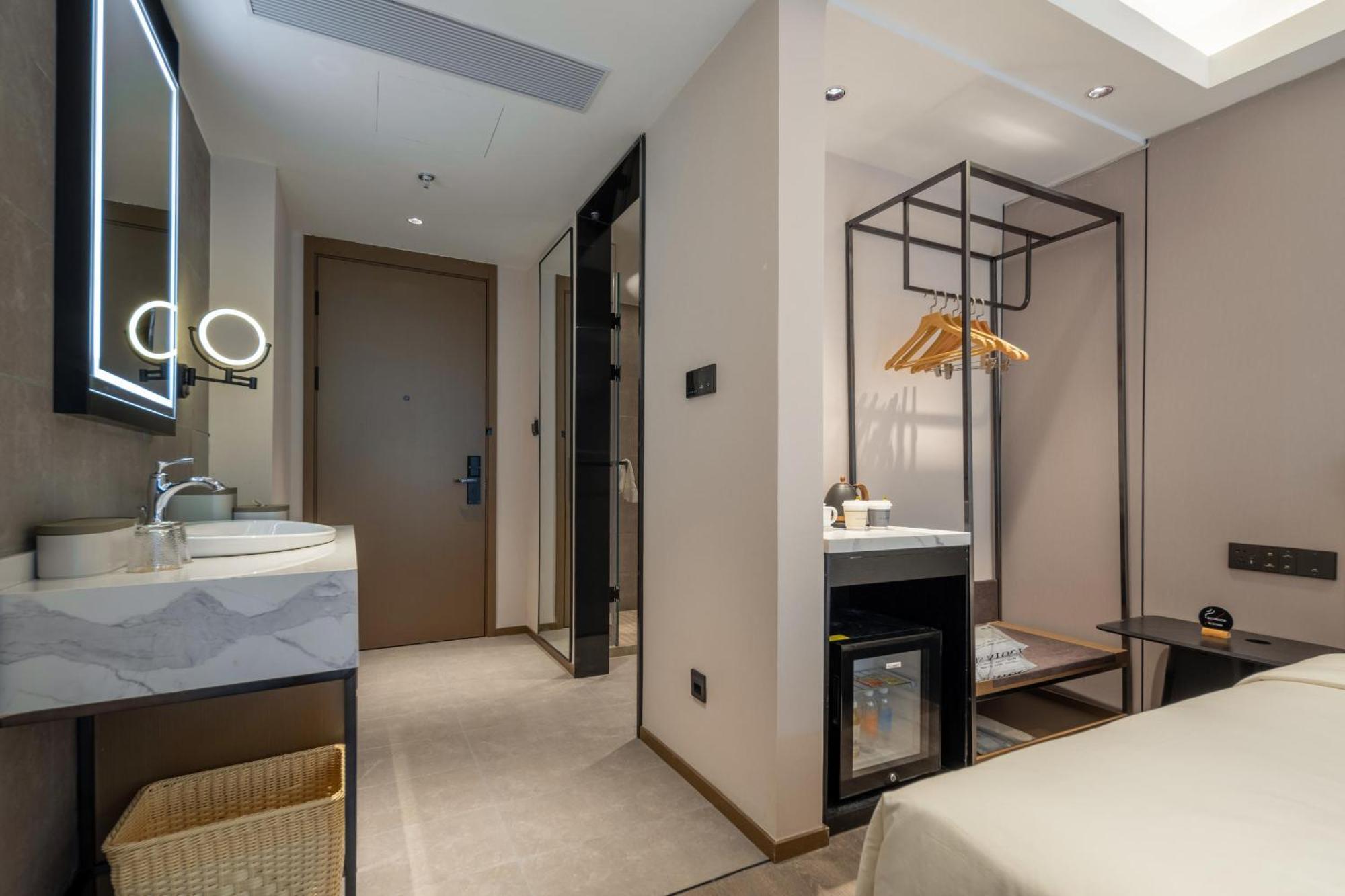 Lavande Hotel 4*