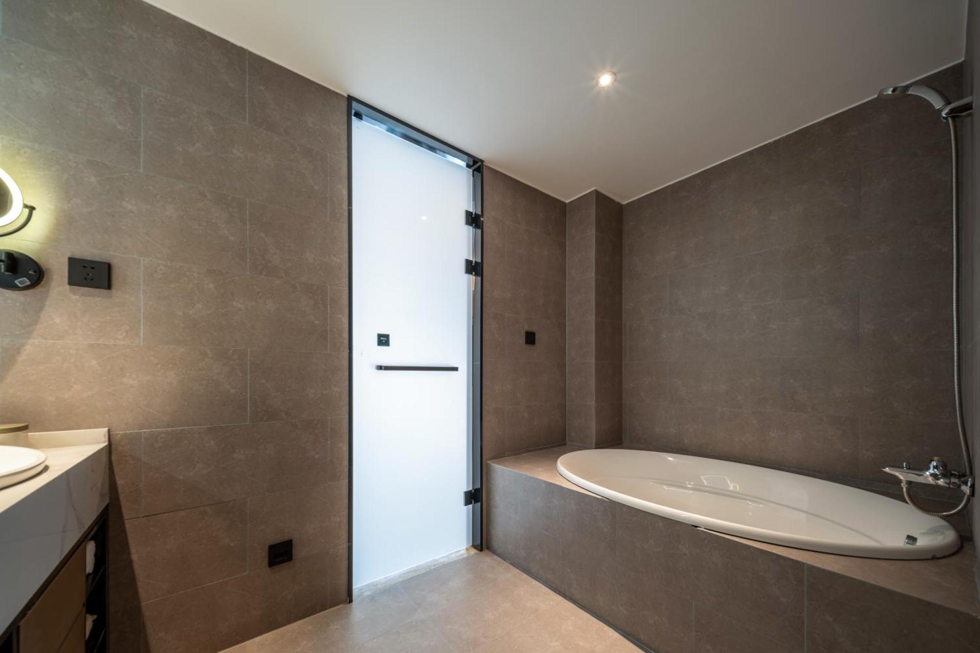 Hotel Atour Hongqiao Xinzhuang Business District 4*