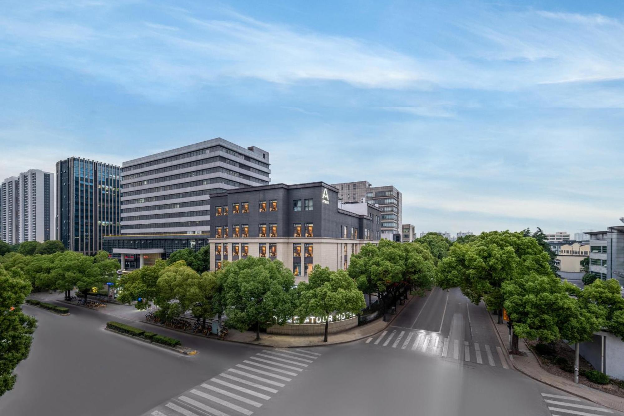 Atour Hongqiao Xinzhuang Business District Hotel 4*